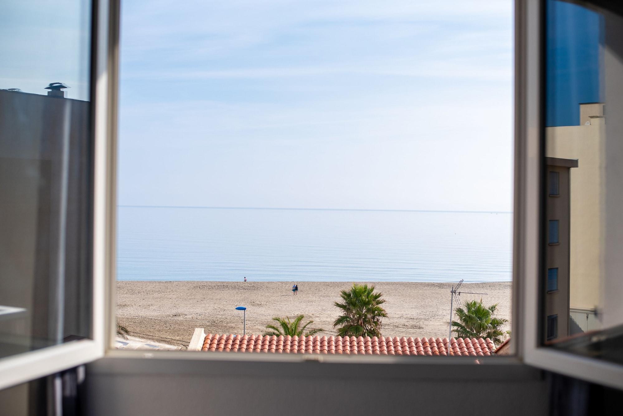 Le Regina Hotel Et Restaurant Canet-Plage Ngoại thất bức ảnh