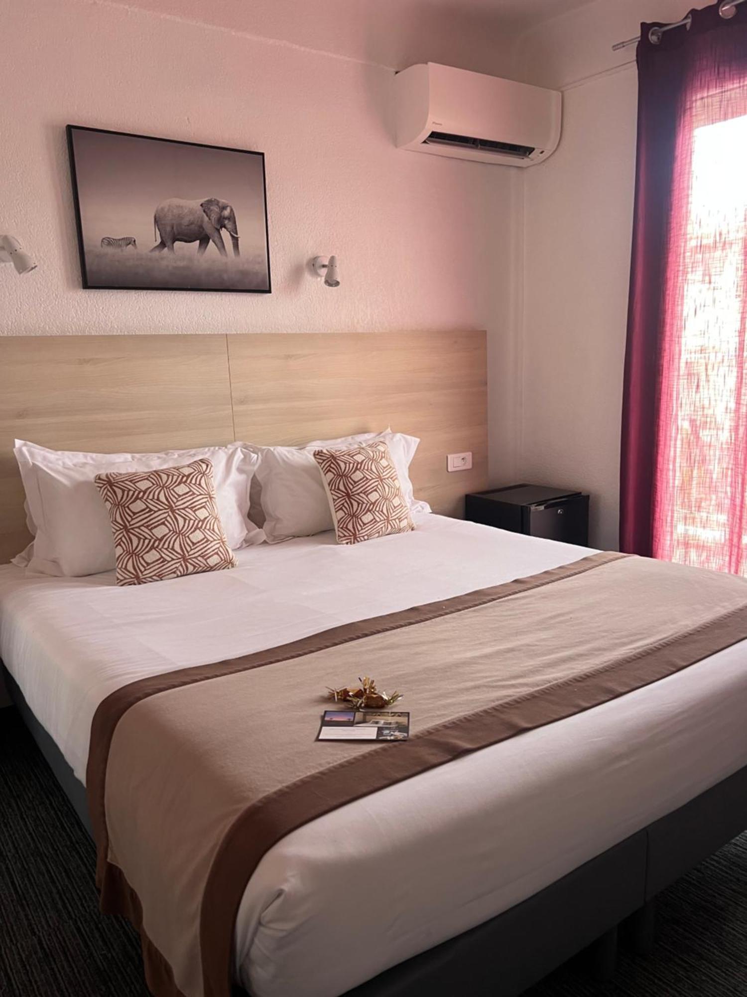 Le Regina Hotel Et Restaurant Canet-Plage Ngoại thất bức ảnh